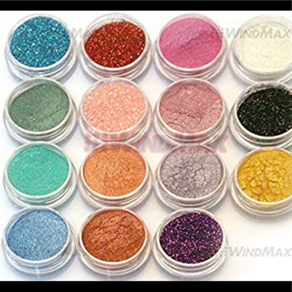 Eyeshadow - Picture 1 of 3